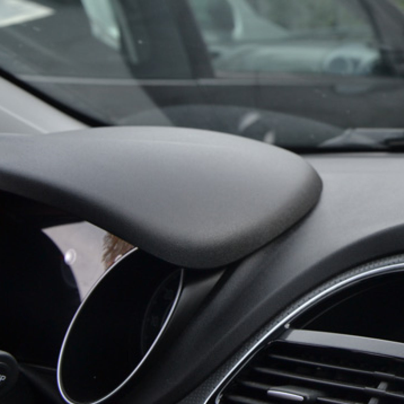 SCIC GREEN - Cleans and revitalizes dashboards