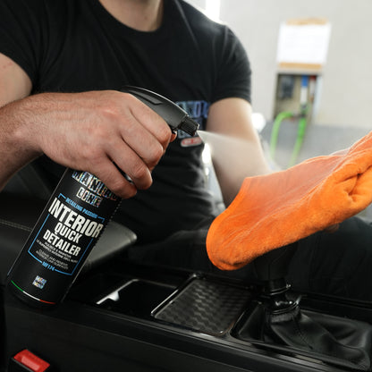 INTERIOR QUICK DETAILER - Cleans and renews car interiors