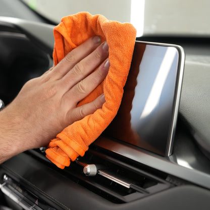 INTERIOR QUICK DETAILER - Cleans and renews car interiors