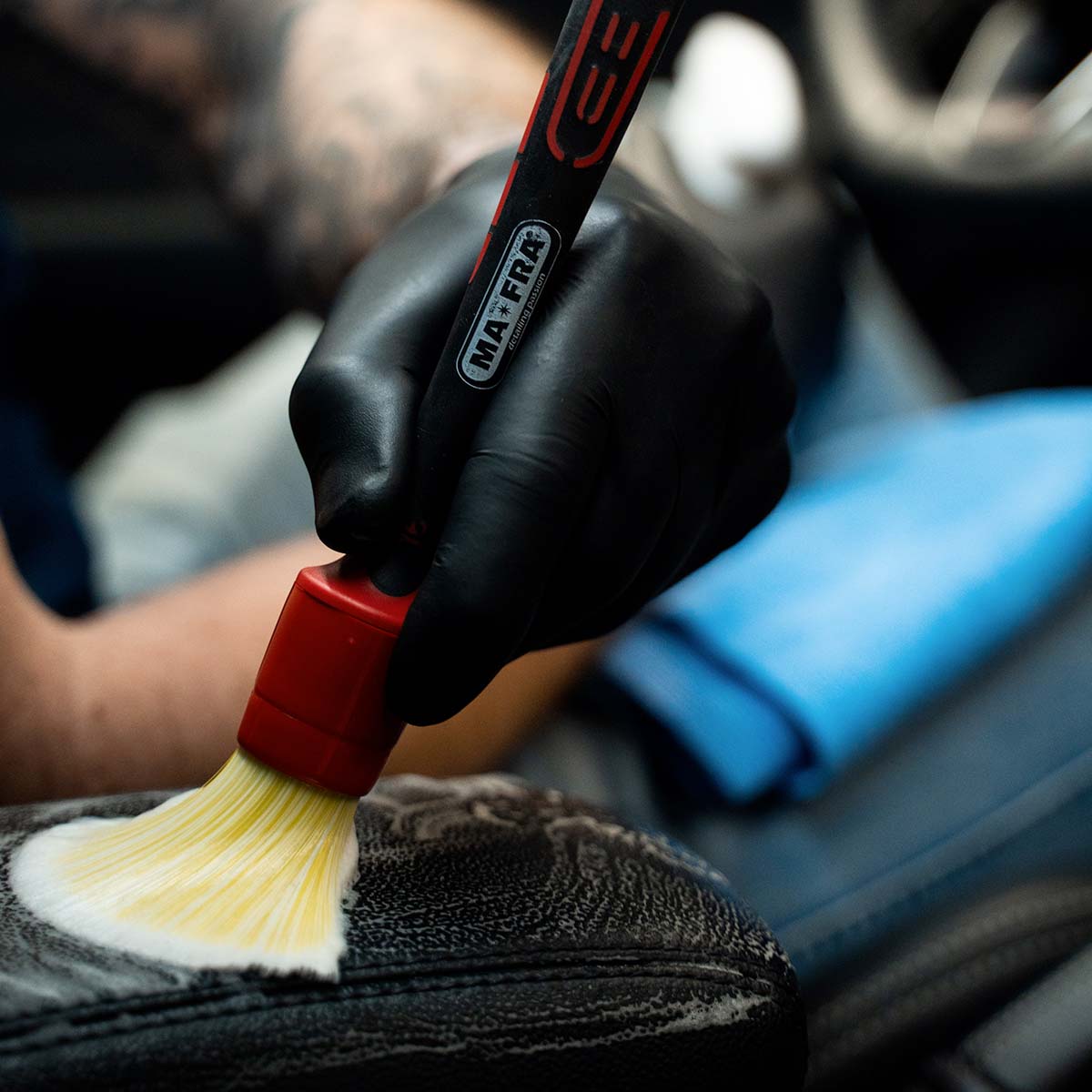 INTERIOR DETAIL BRUSH
