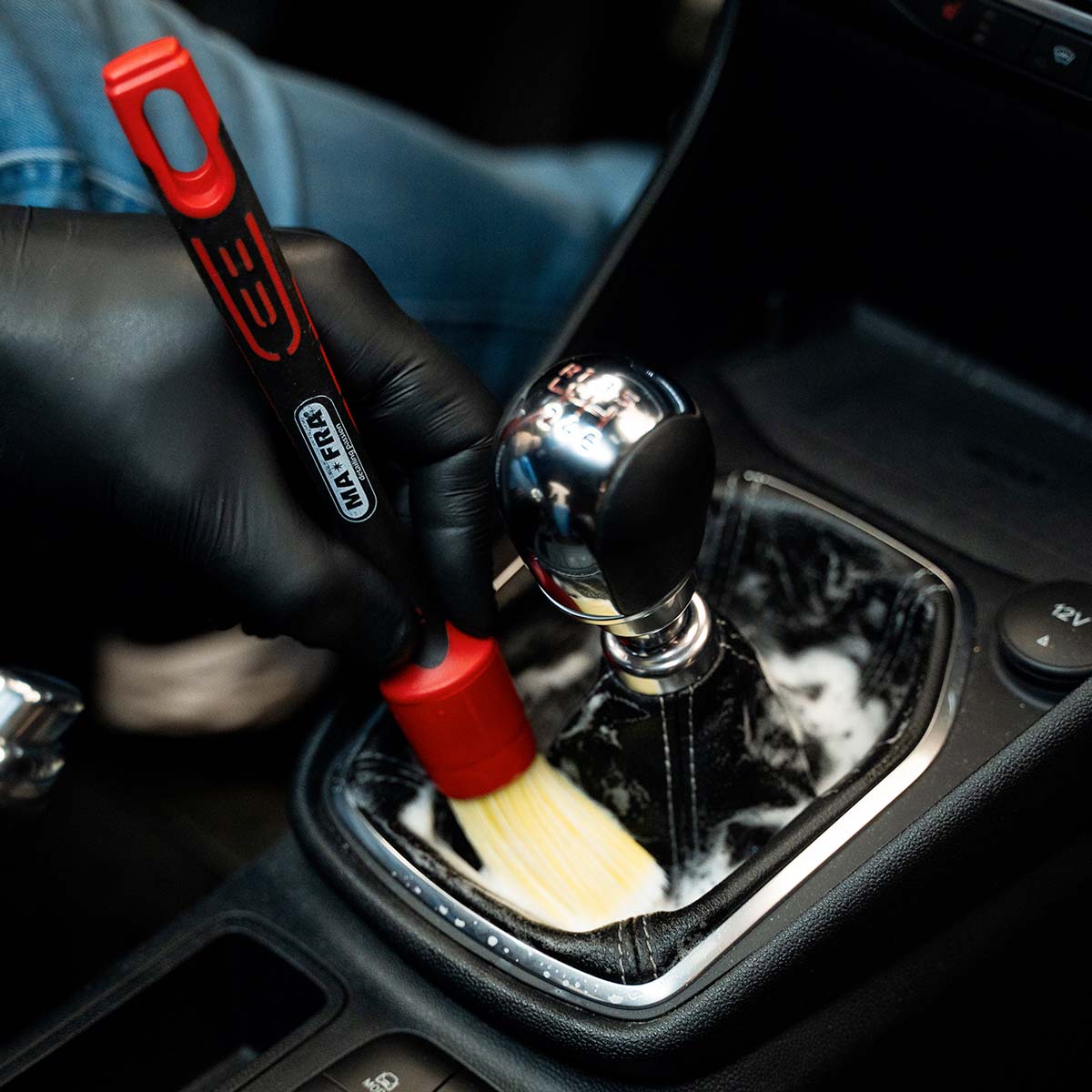 INTERIOR DETAIL BRUSH